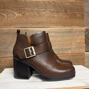 Korks Kari Women’s Brown Leather Buckle Block Heel Chunky Ankle Boots Size 9.5